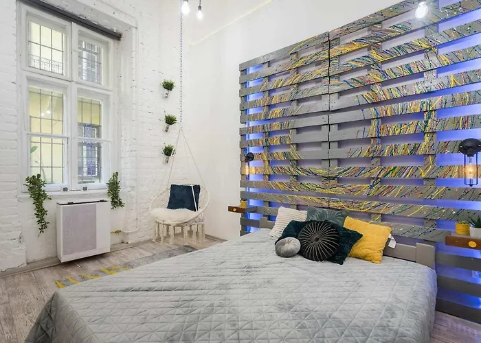 Vintage Downtown Escape 2 Baths 2 Beds